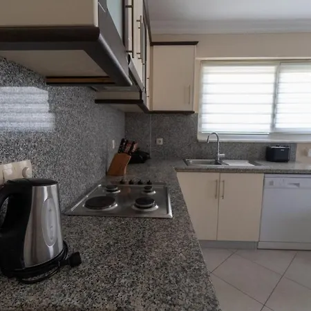 Lovely 2 Bed With 1st Class Amenities , 1003 Апартаменты *